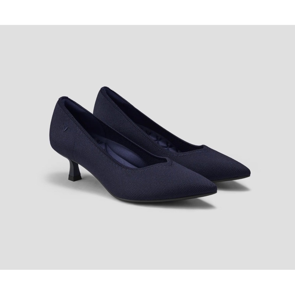 NWOT Vivaia Julie Pro Navy Blue Pointed Toe Kitten Heels Women 39.5 EU 8.5 US